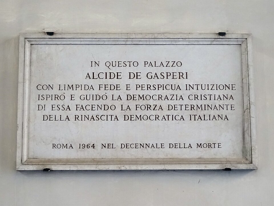 Piazza del Gesù, Roma